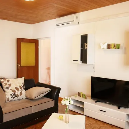 With A Parking Space - 13579 아파트