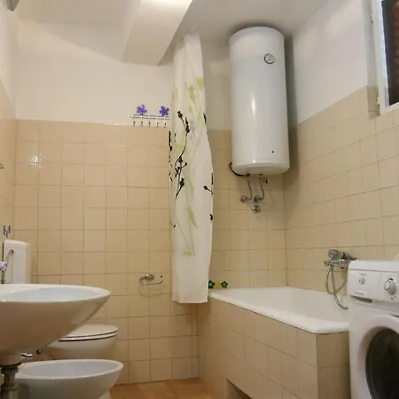 With A Parking Space - 13579 아파트 스플리트