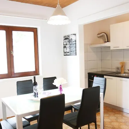 With A Parking Space - 13579 스플리트