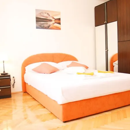 Apartman With A Parking Space - 13579